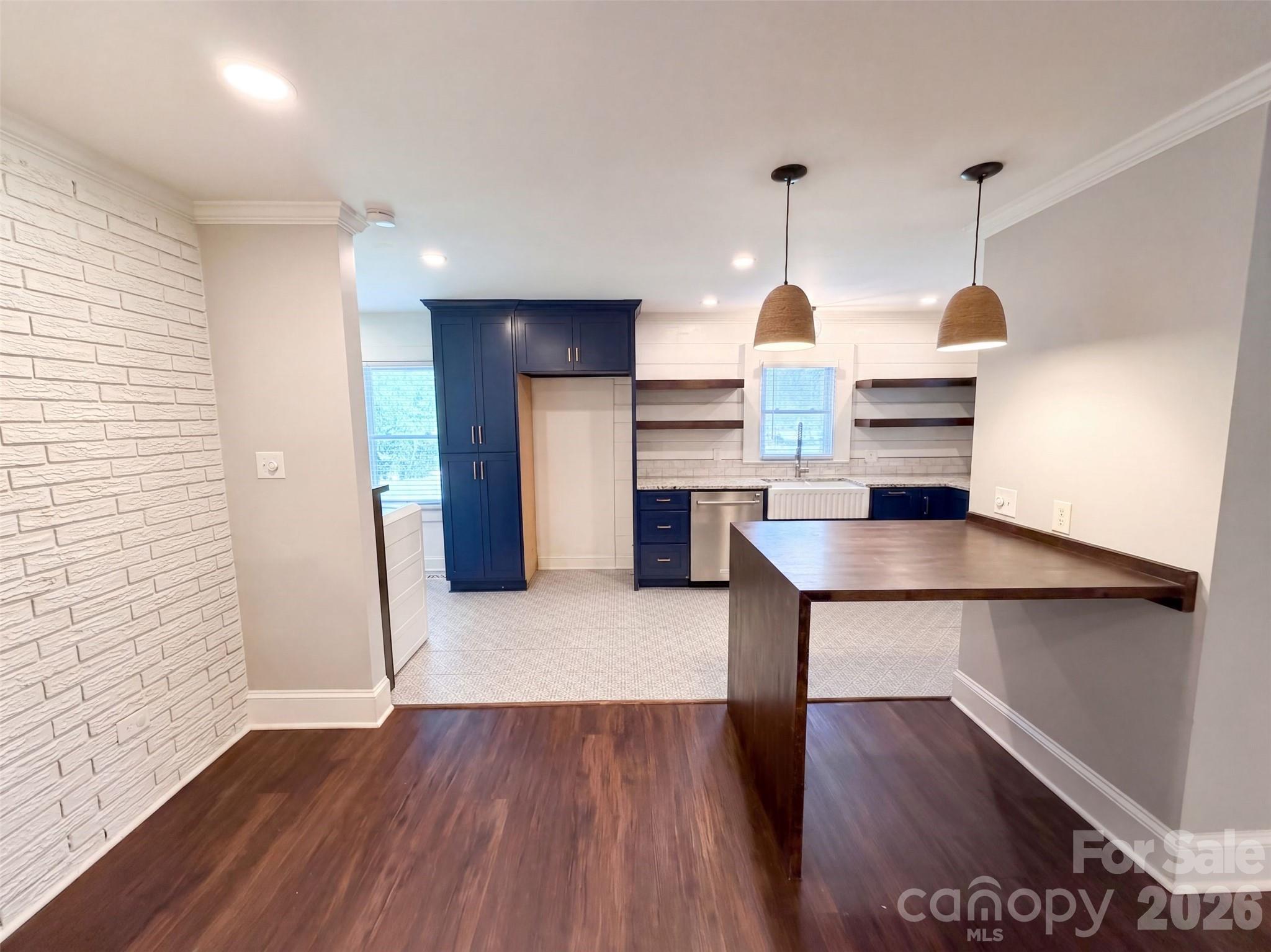 5630 S New Hope Road — Belmont