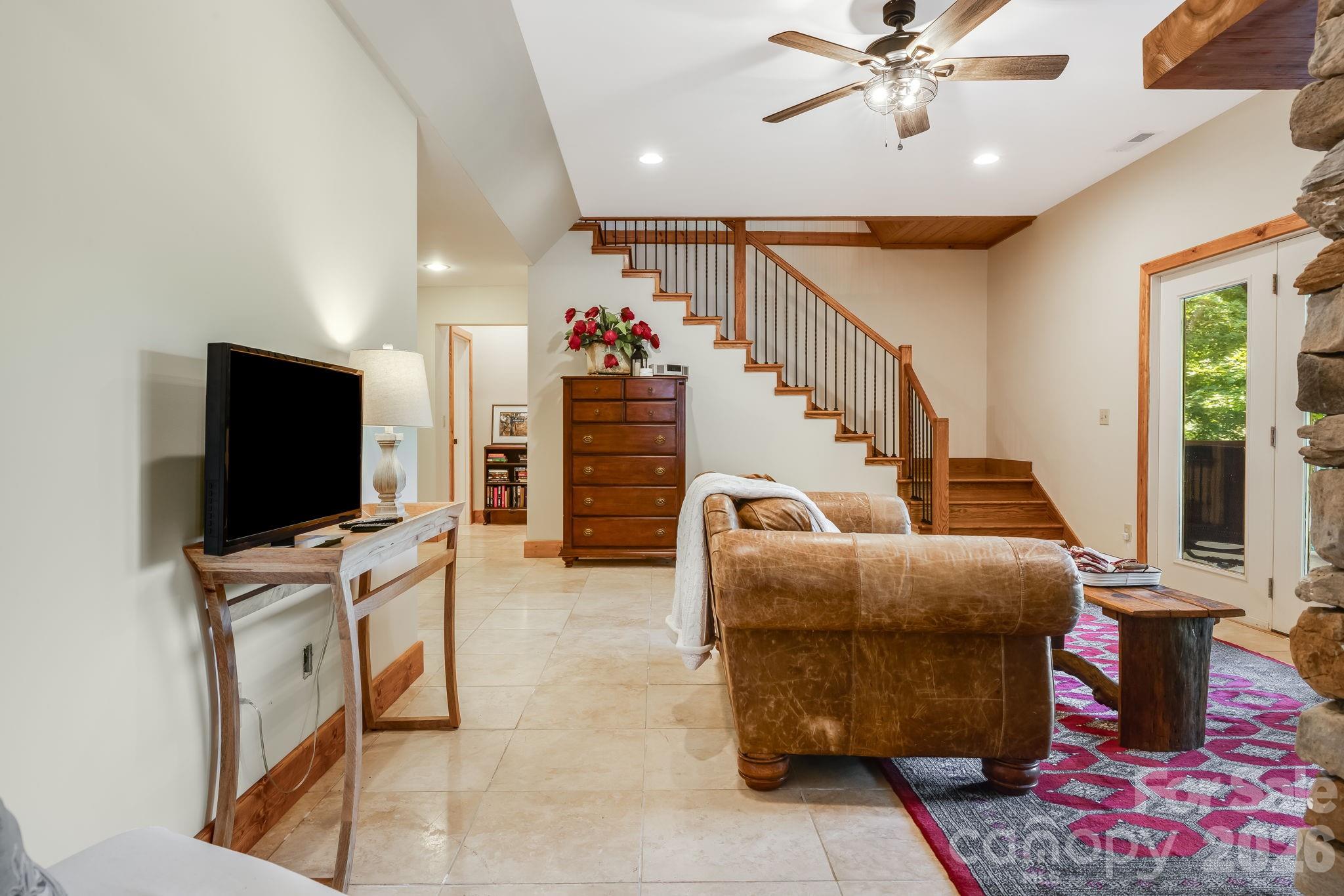 32 Zebulon Lane — Mars Hill