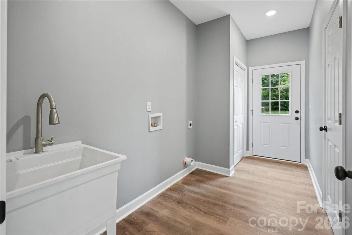 120 Whistling Pines Drive — Statesville