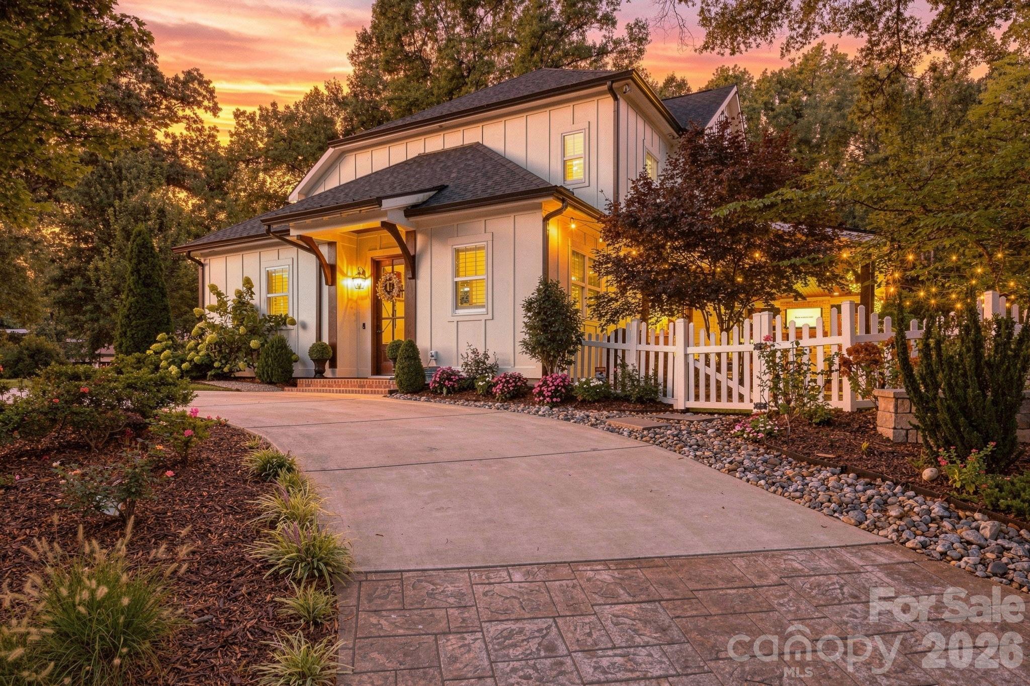 3135 E Ford Road — Charlotte