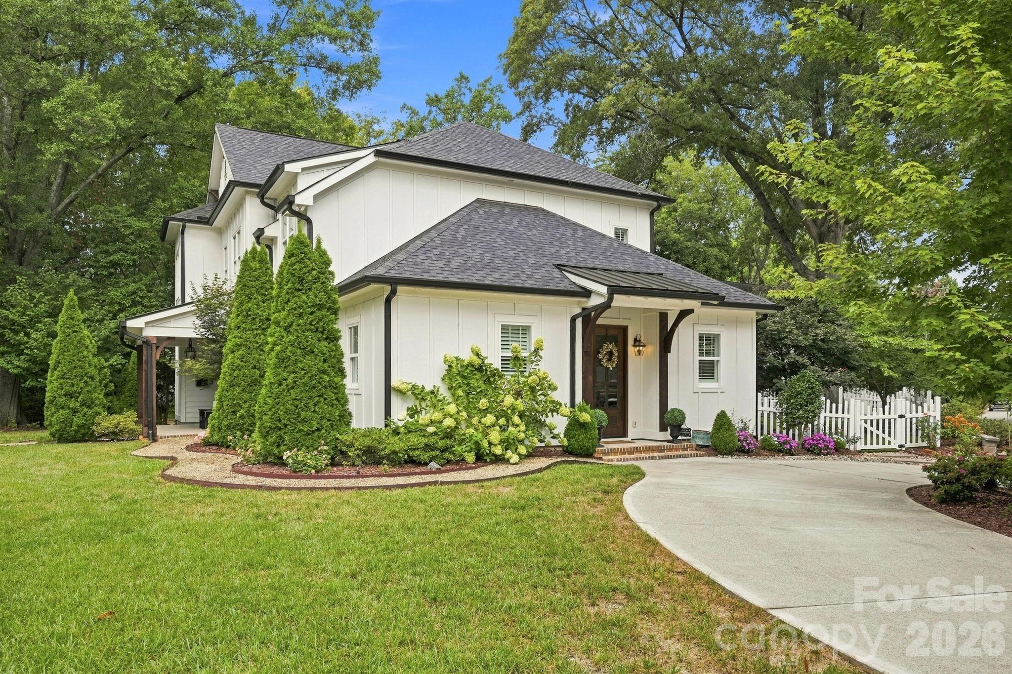 3135 E Ford Road — Charlotte