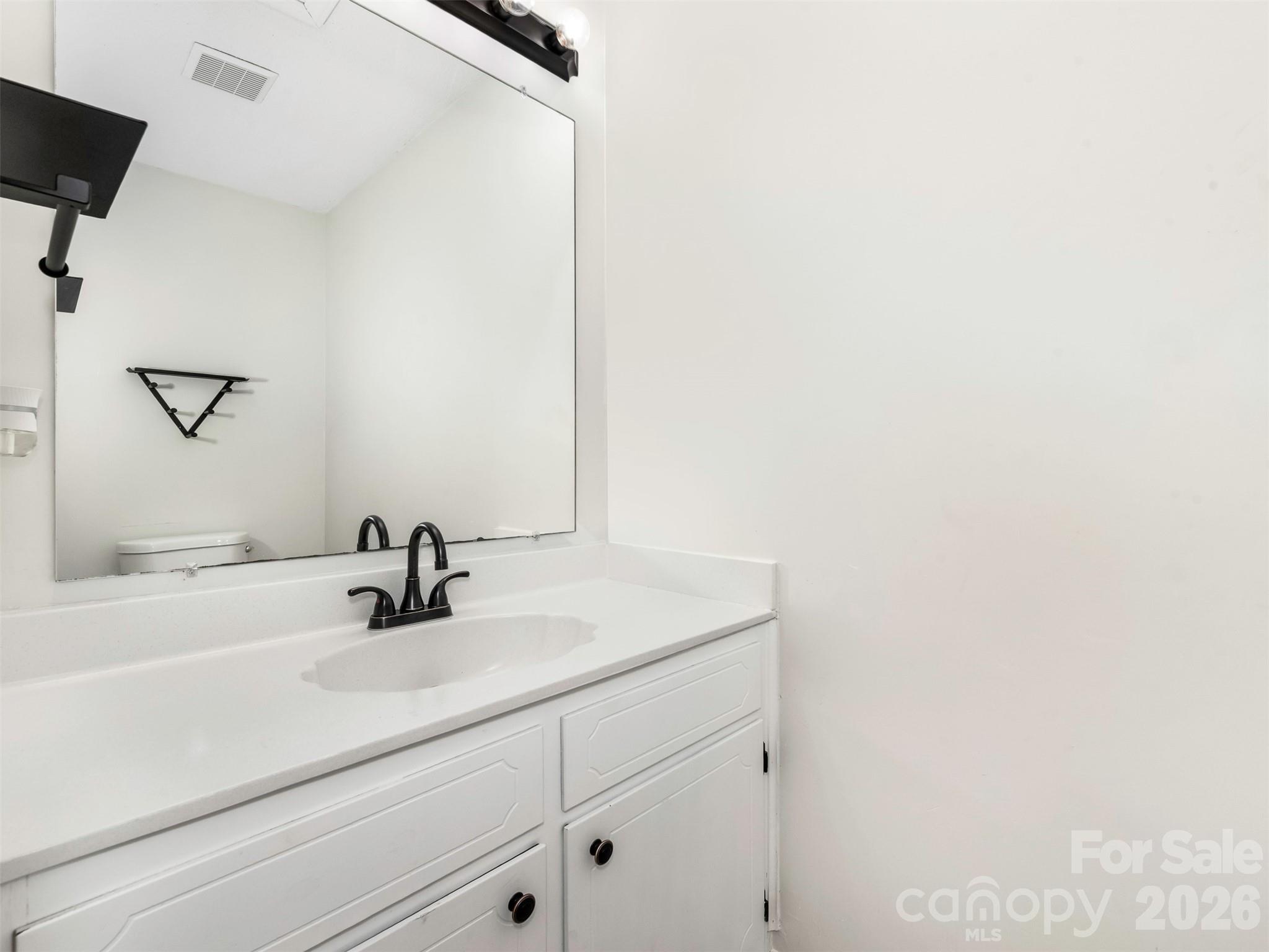 14200 Hackamore Drive — Matthews