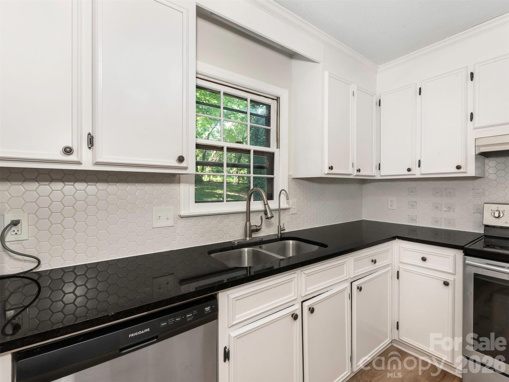 14200 Hackamore Drive — Matthews
