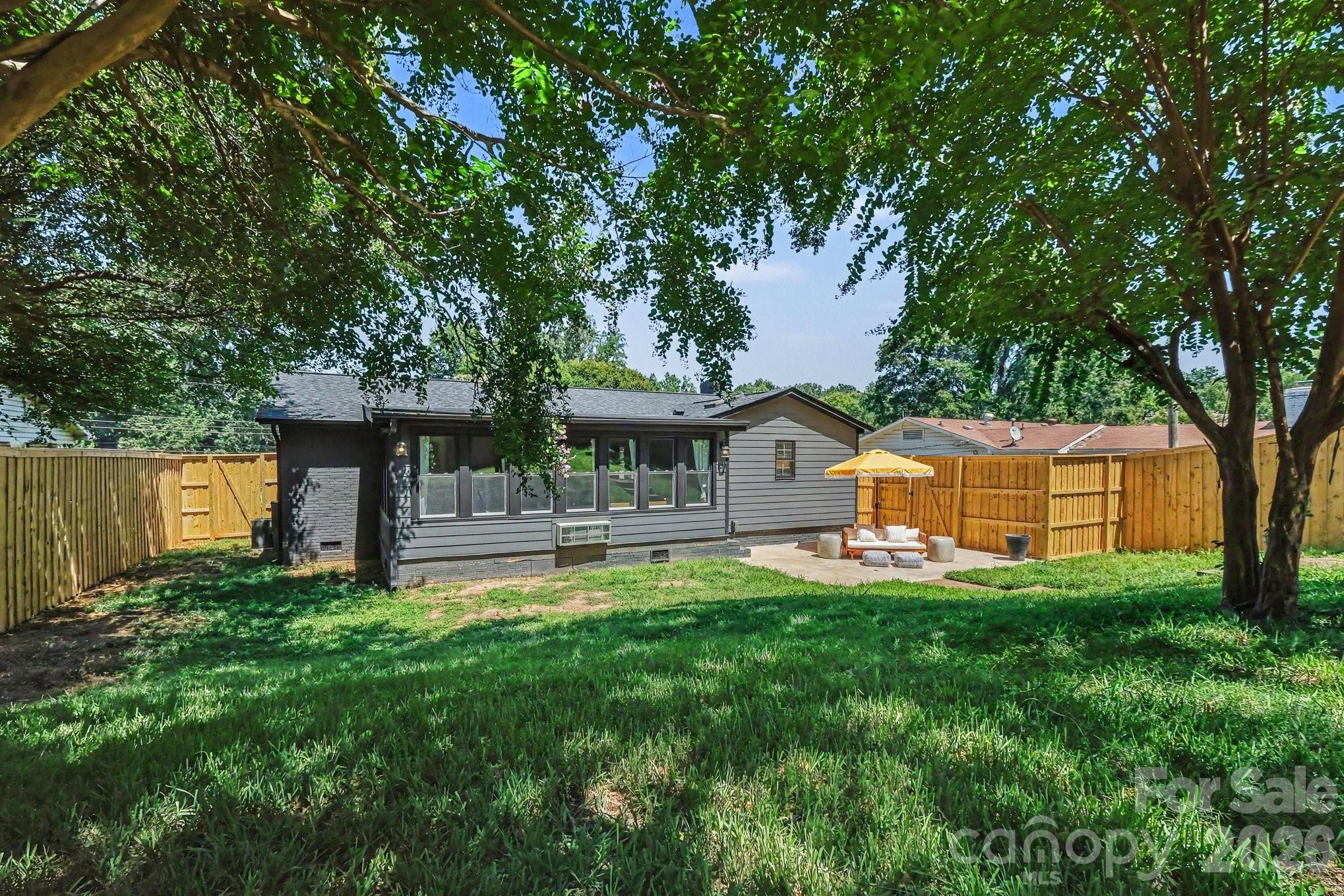 5332 Buena Vista Avenue — Charlotte
