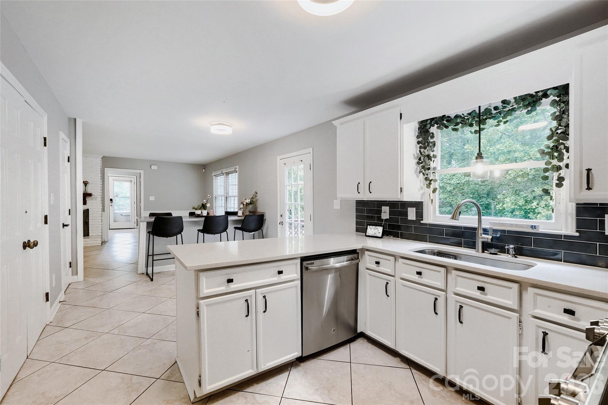 7309 Leesburg Road — Charlotte