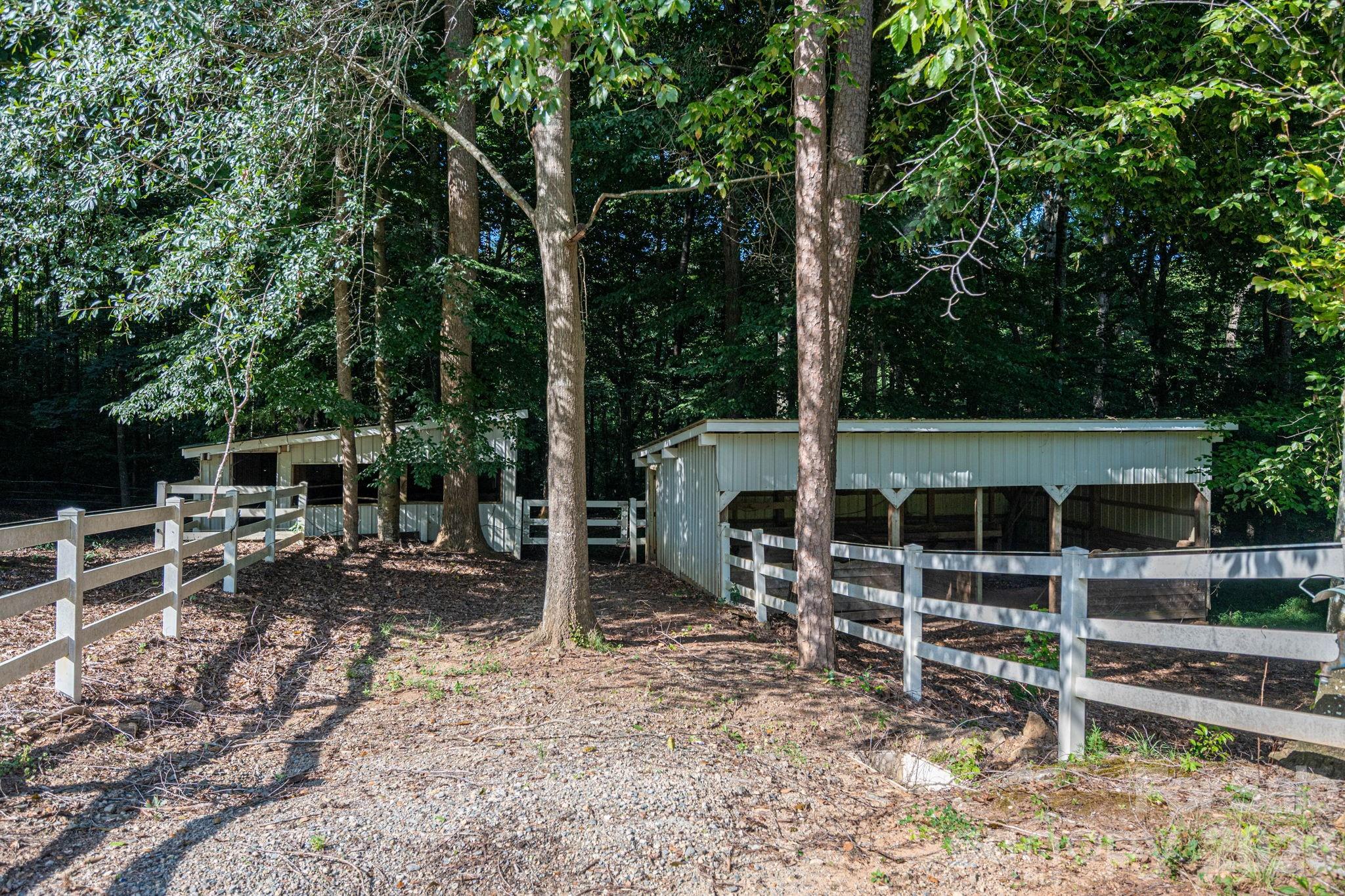 340 Whippoorwill Lane — Mount Holly