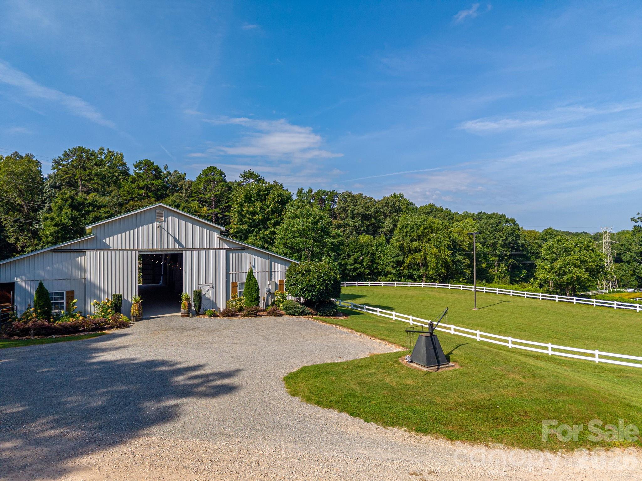 340 Whippoorwill Lane — Mount Holly