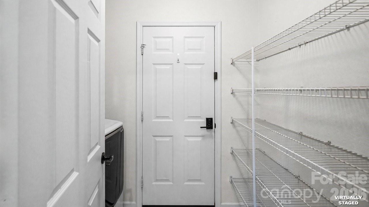 935 Torsion Lane — Clover