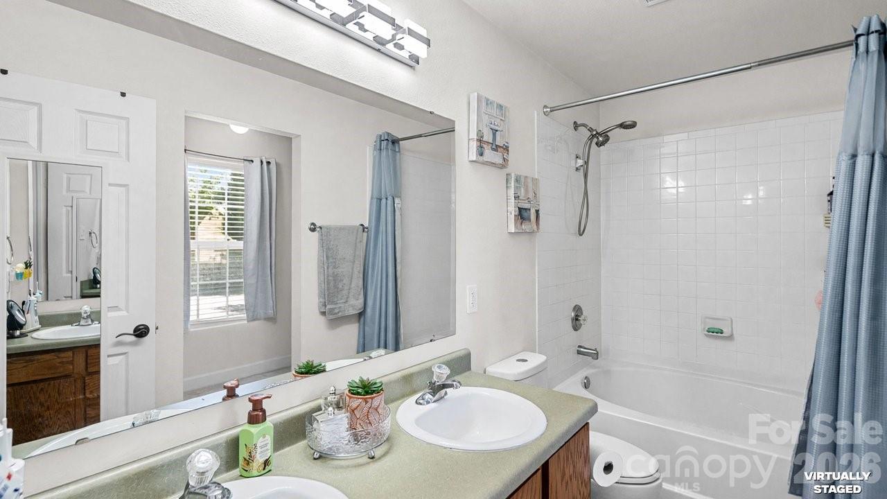 935 Torsion Lane — Clover