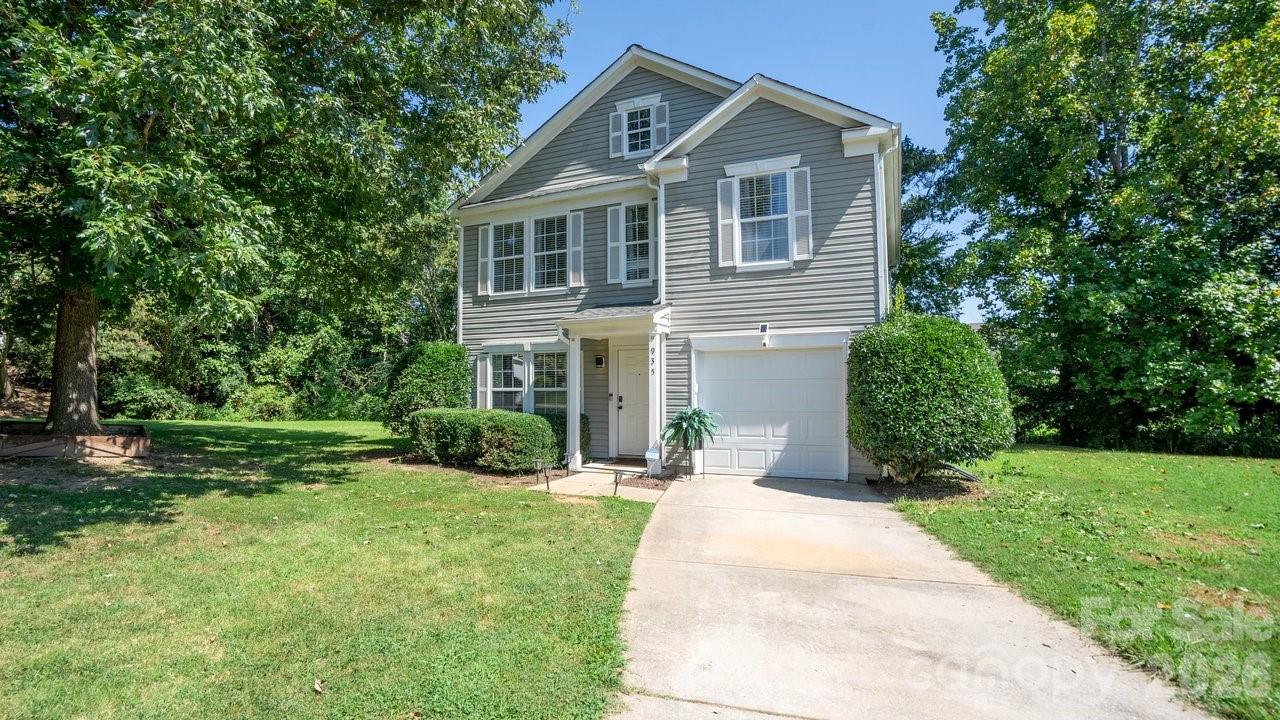 935 Torsion Lane — Clover