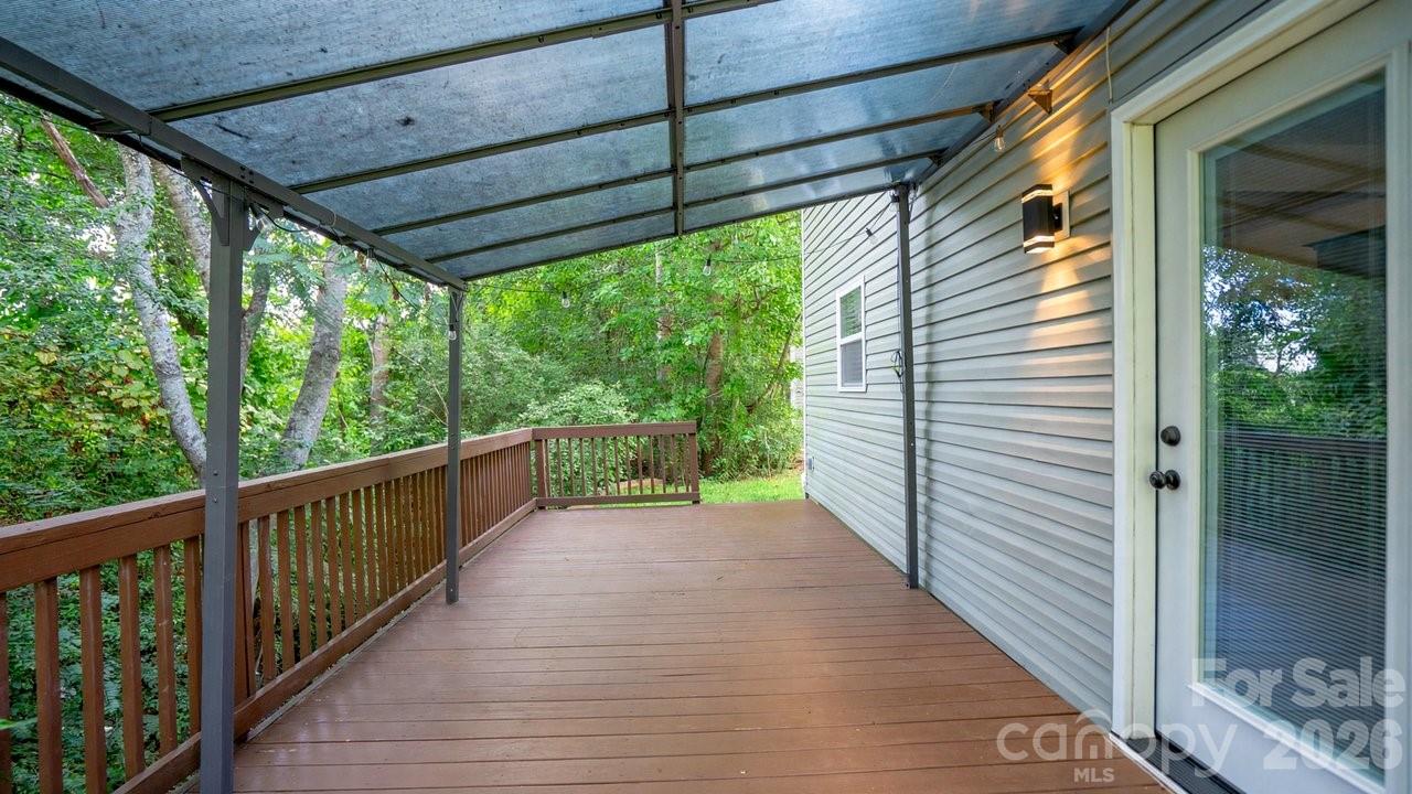935 Torsion Lane — Clover