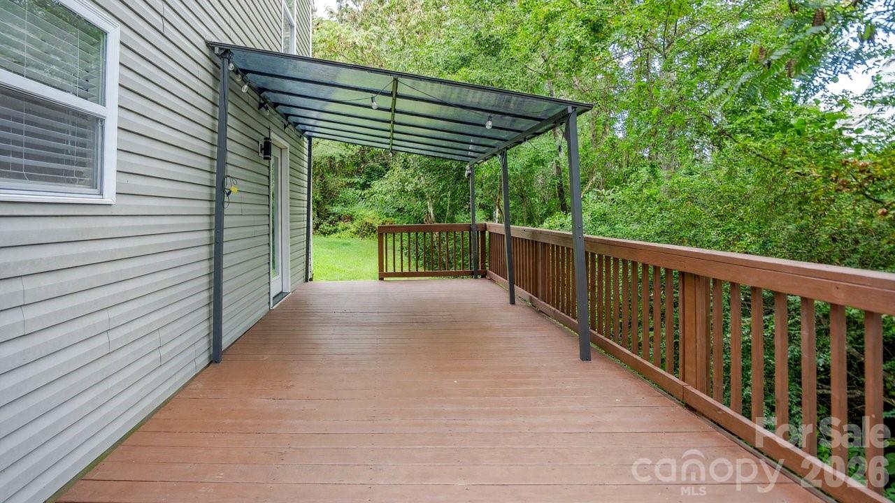 935 Torsion Lane — Clover