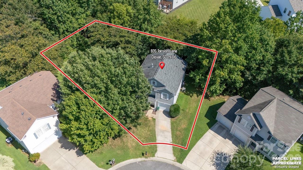 935 Torsion Lane — Clover