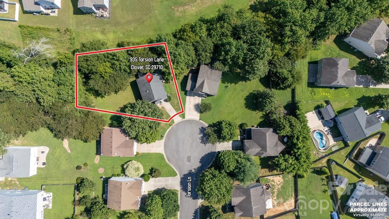 935 Torsion Lane — Clover