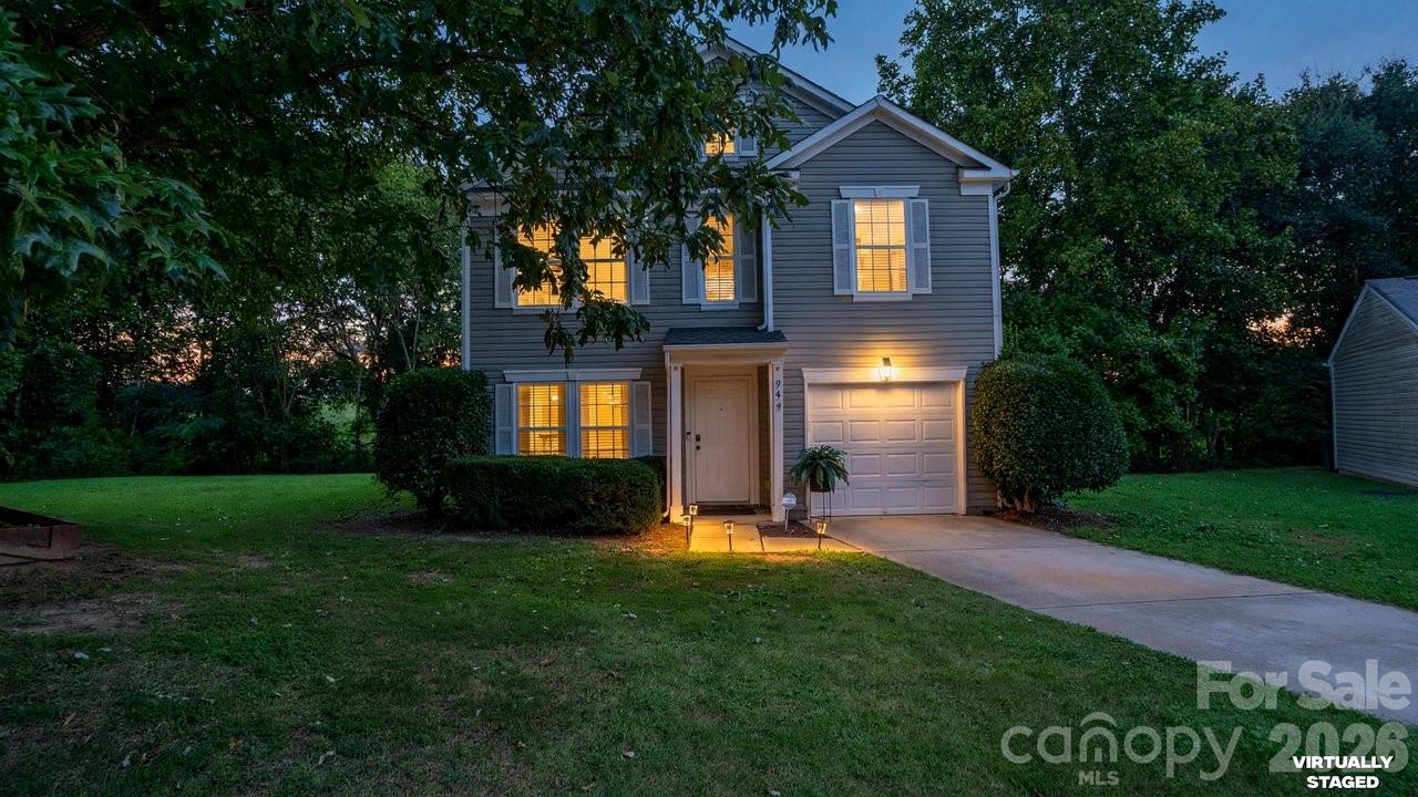 935 Torsion Lane — Clover