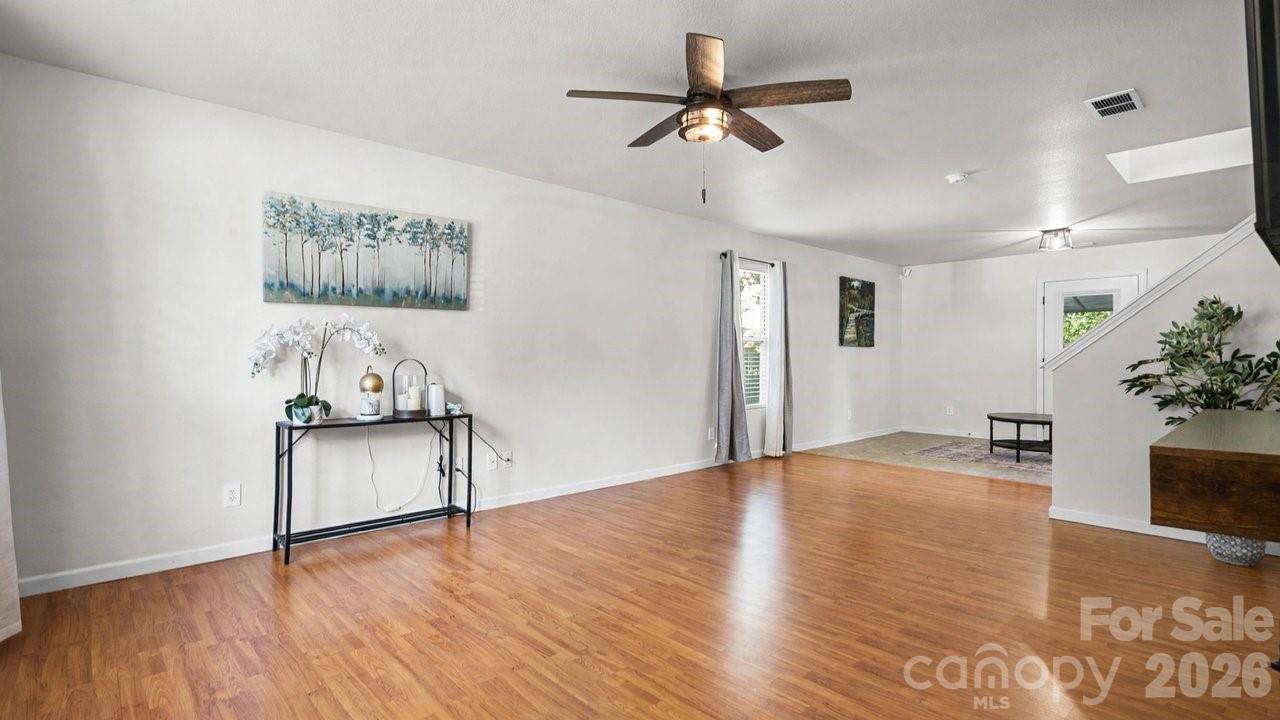 935 Torsion Lane — Clover