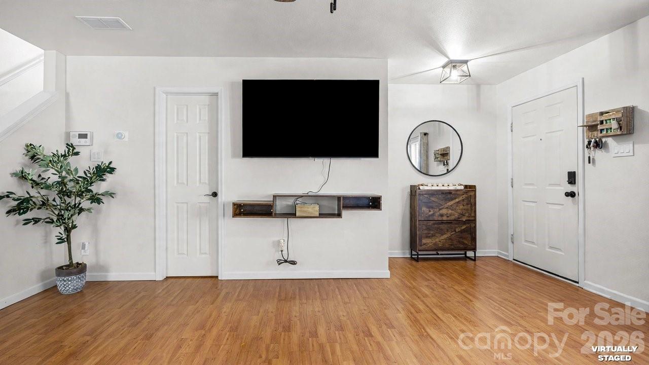 935 Torsion Lane — Clover