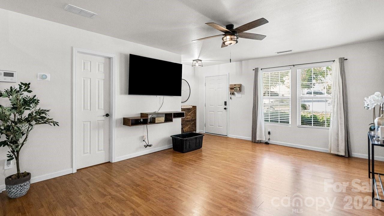 935 Torsion Lane — Clover