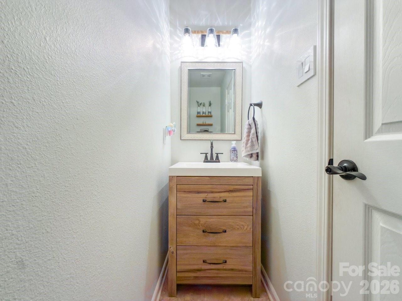 935 Torsion Lane — Clover