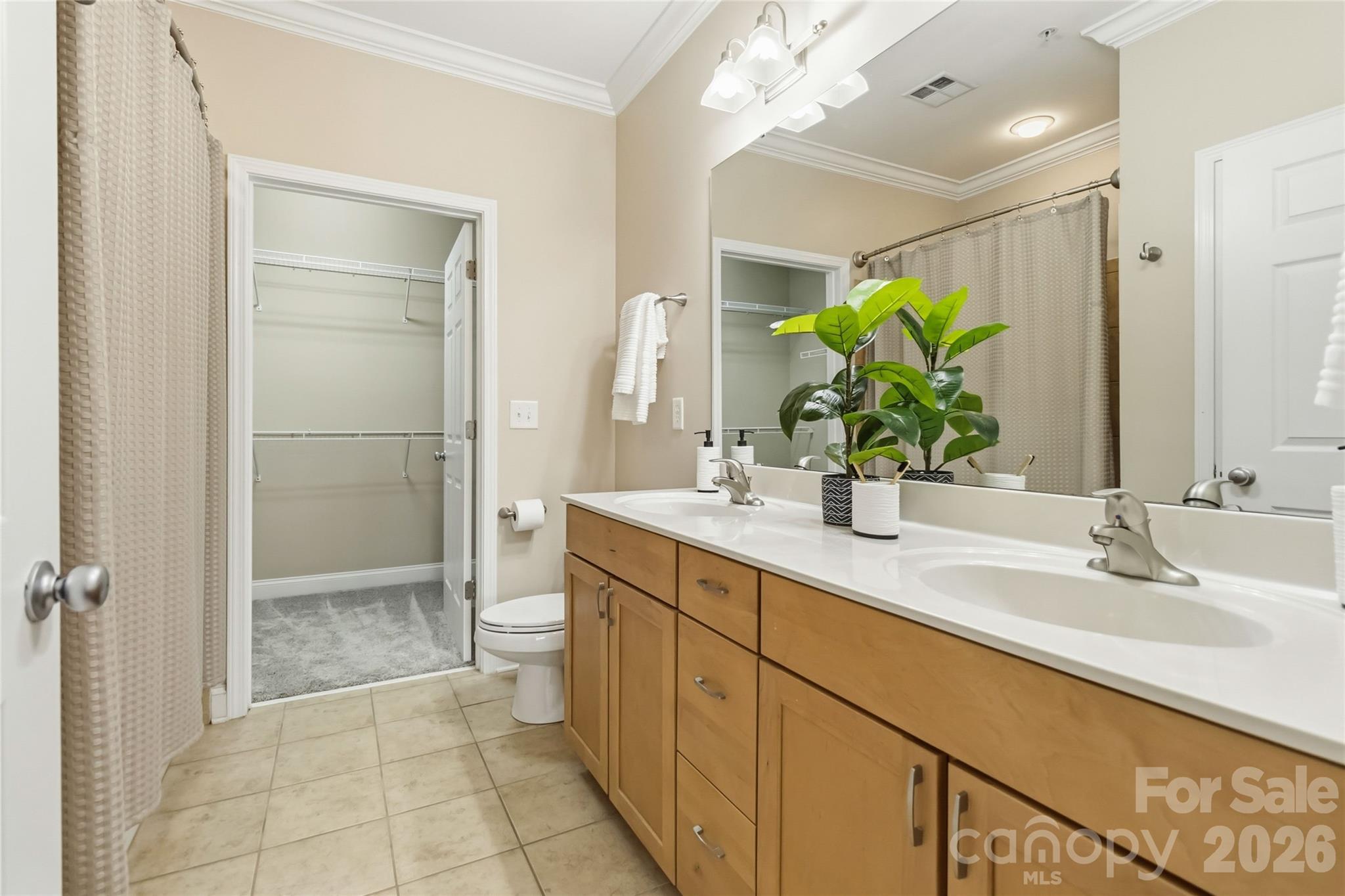 1000 E Woodlawn Road #314 — Charlotte