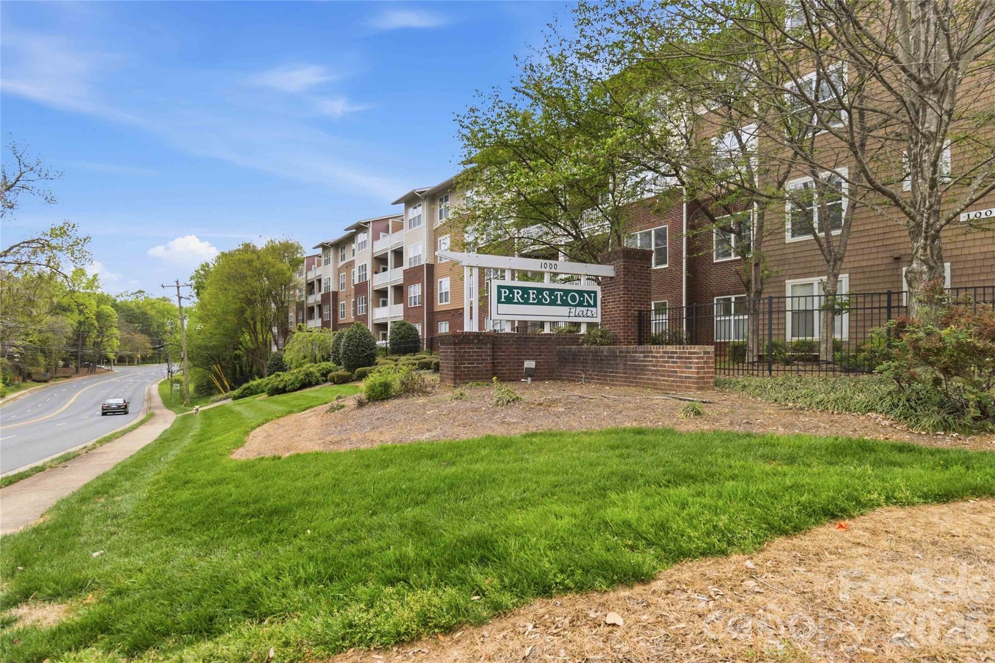 1000 E Woodlawn Road #314 — Charlotte