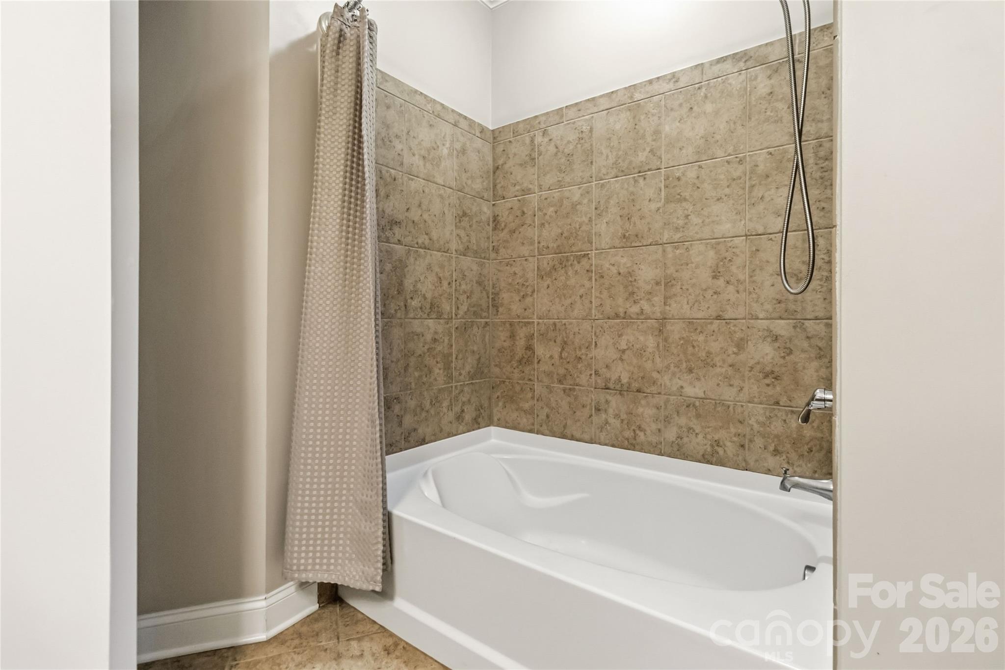 1000 E Woodlawn Road #314 — Charlotte