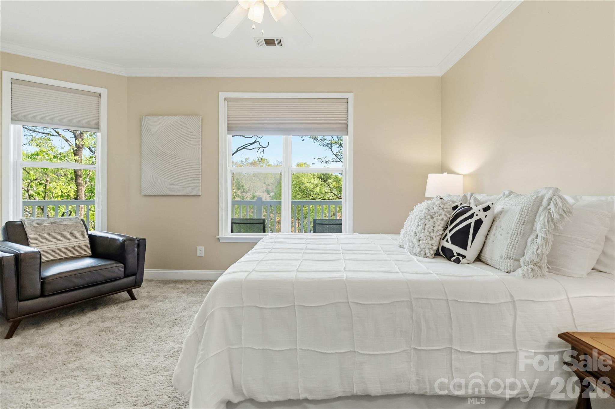 1000 E Woodlawn Road #314 — Charlotte