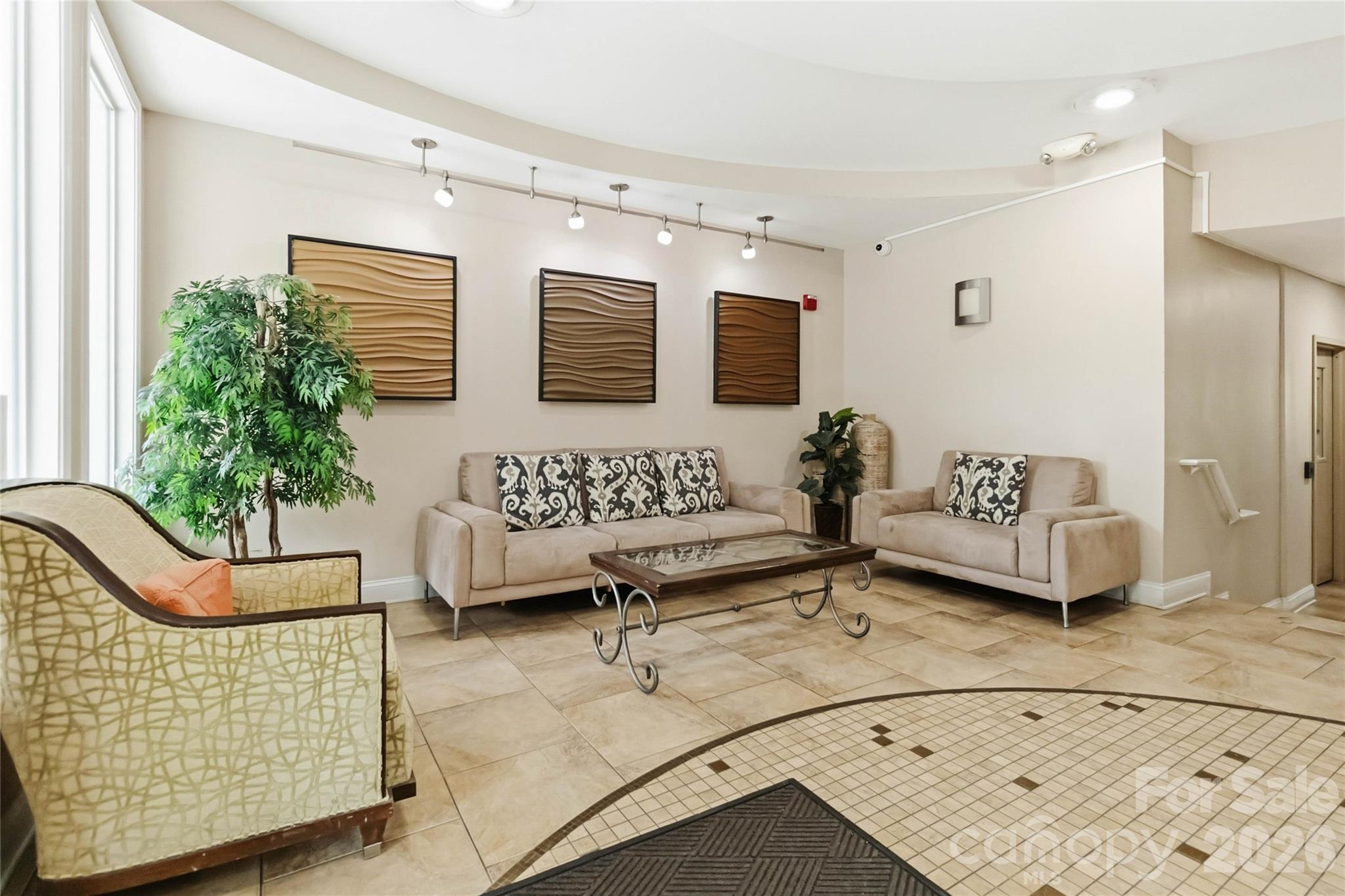 1000 E Woodlawn Road #314 — Charlotte