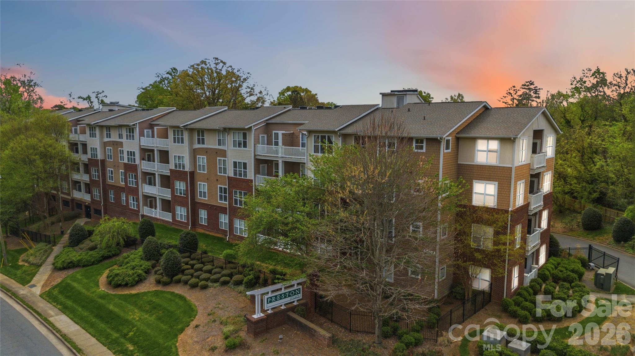 1000 E Woodlawn Road #314 — Charlotte