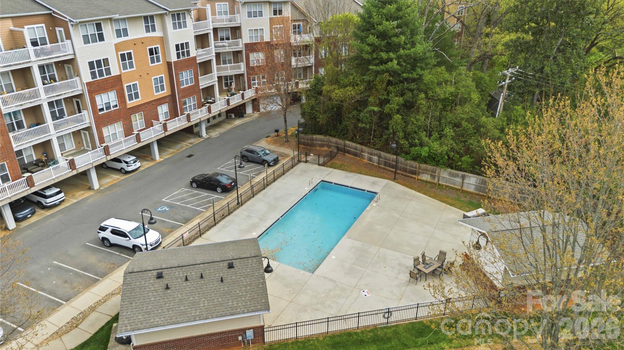 1000 E Woodlawn Road #314 — Charlotte