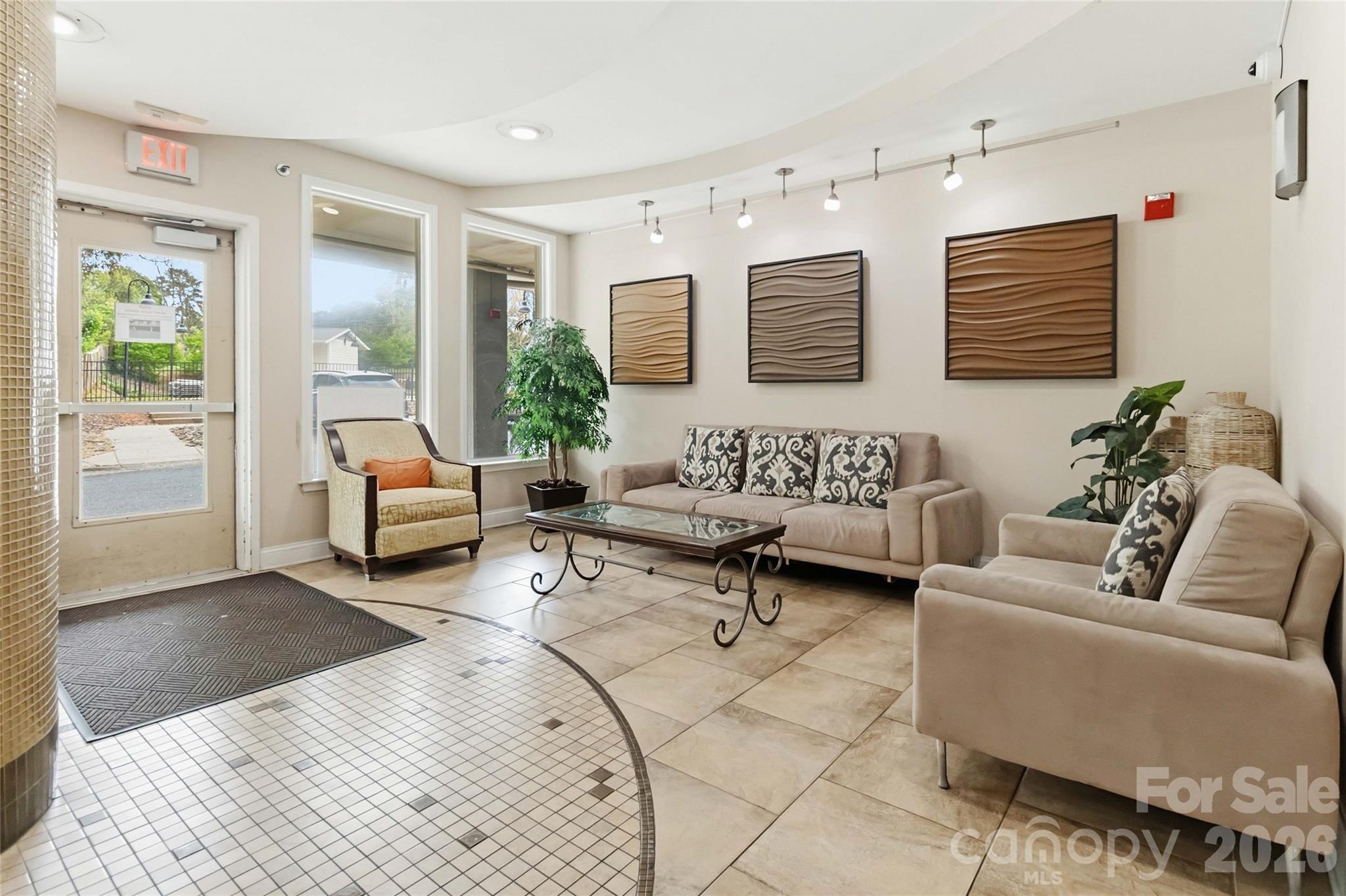 1000 E Woodlawn Road #314 — Charlotte