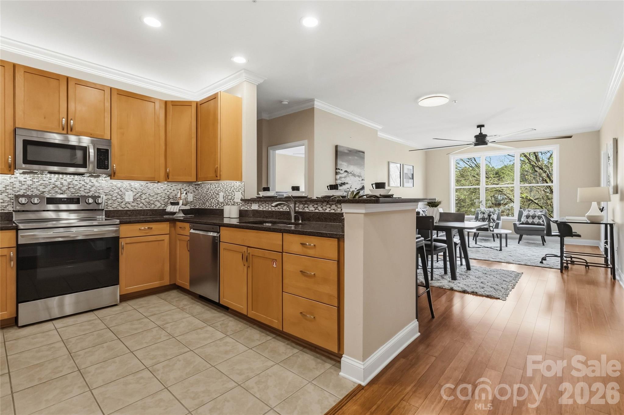 1000 E Woodlawn Road #314 — Charlotte