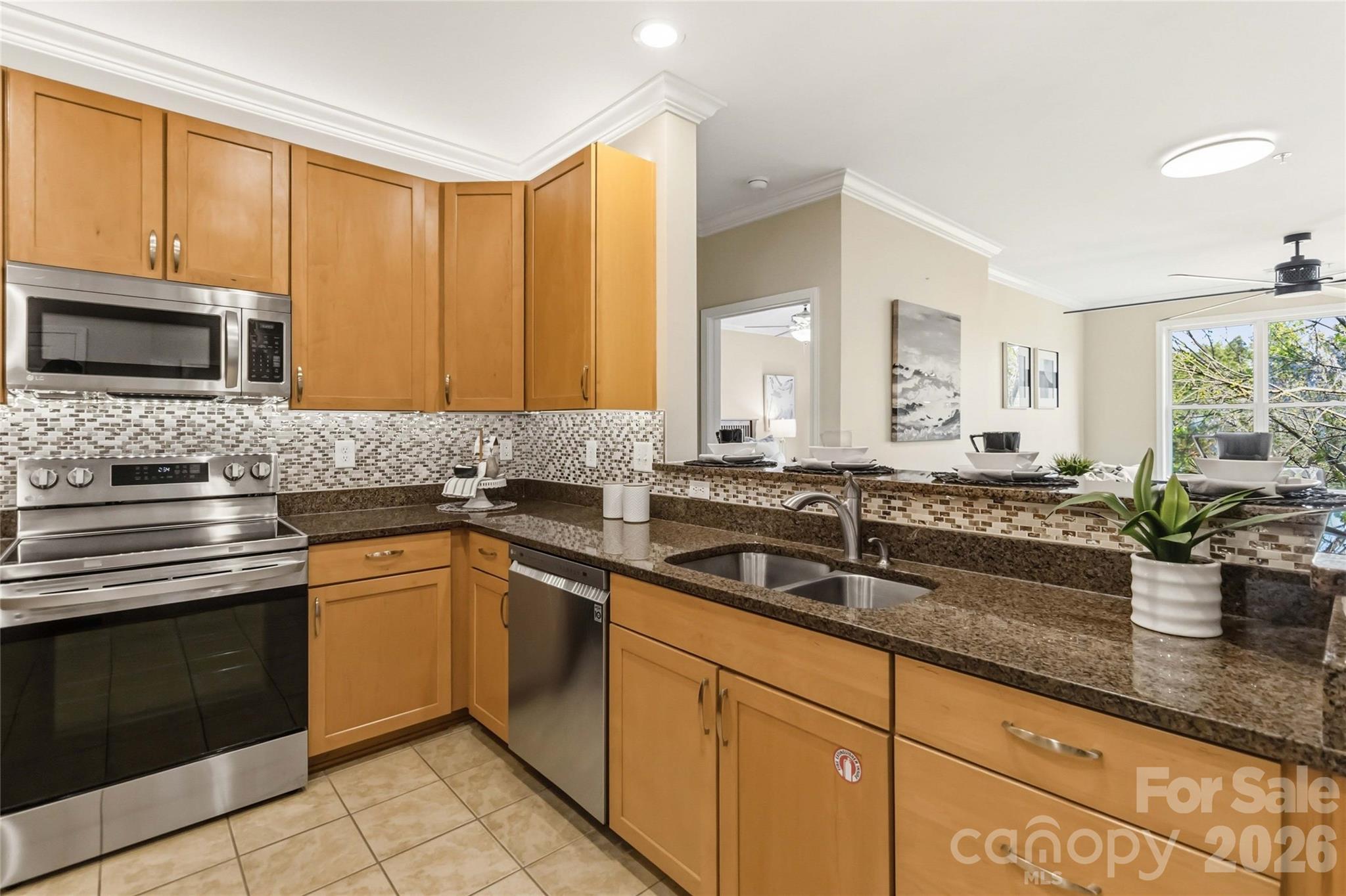 1000 E Woodlawn Road #314 — Charlotte