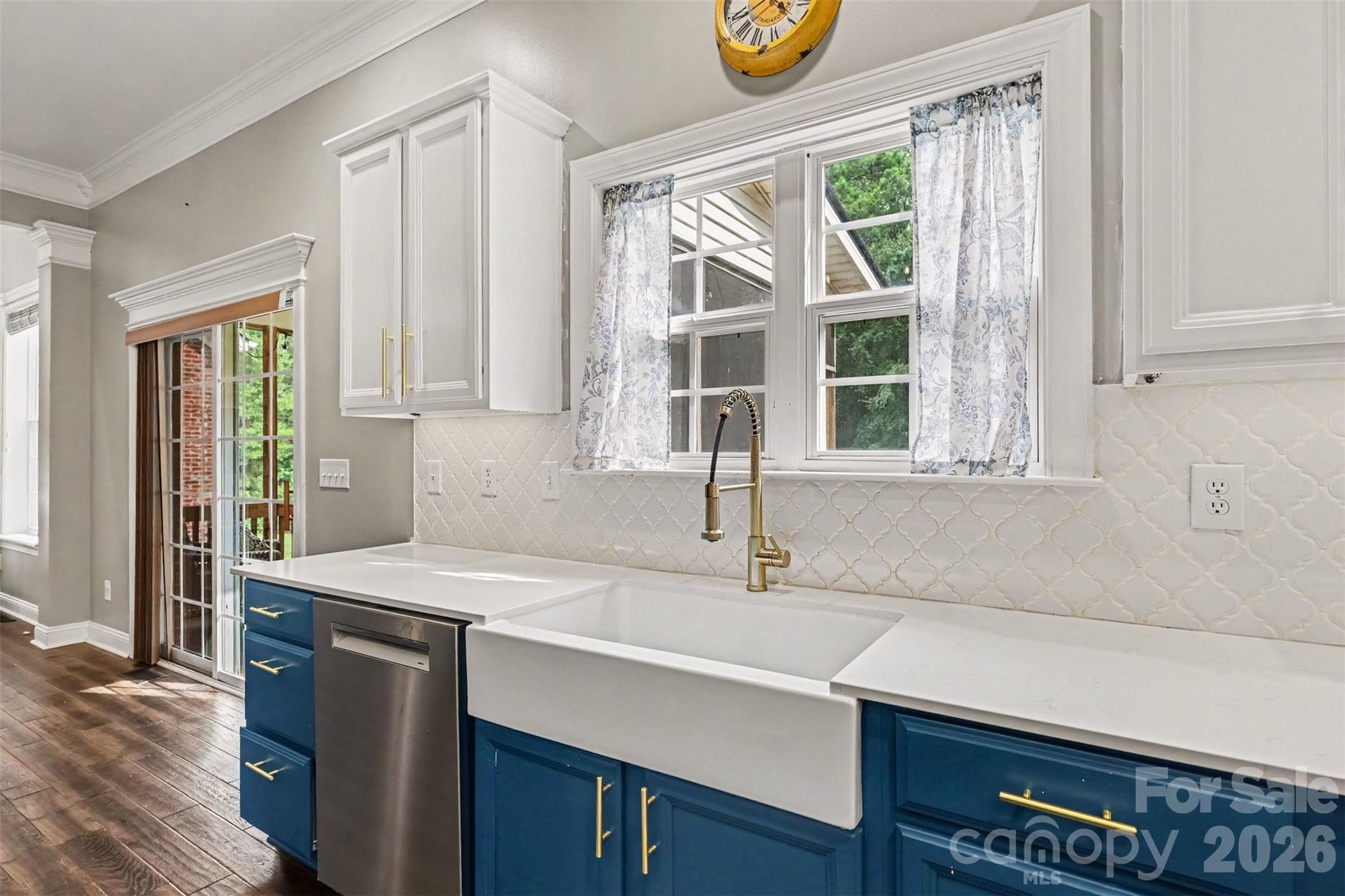 3647 Venetian Way — York