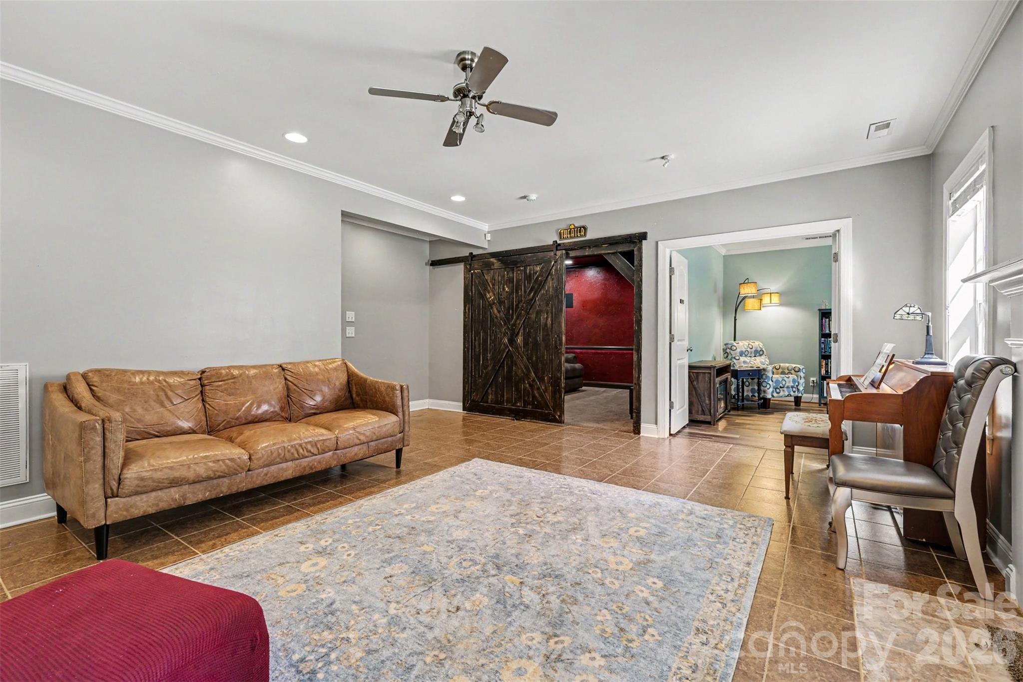 3647 Venetian Way — York