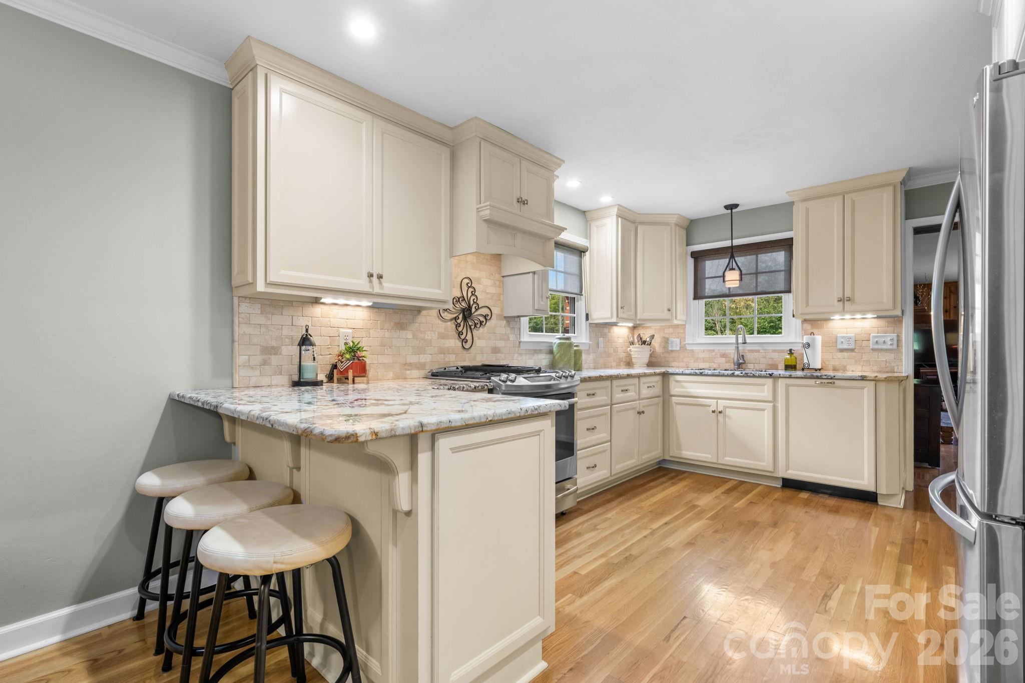 2210 19th Avenue SE — Hickory