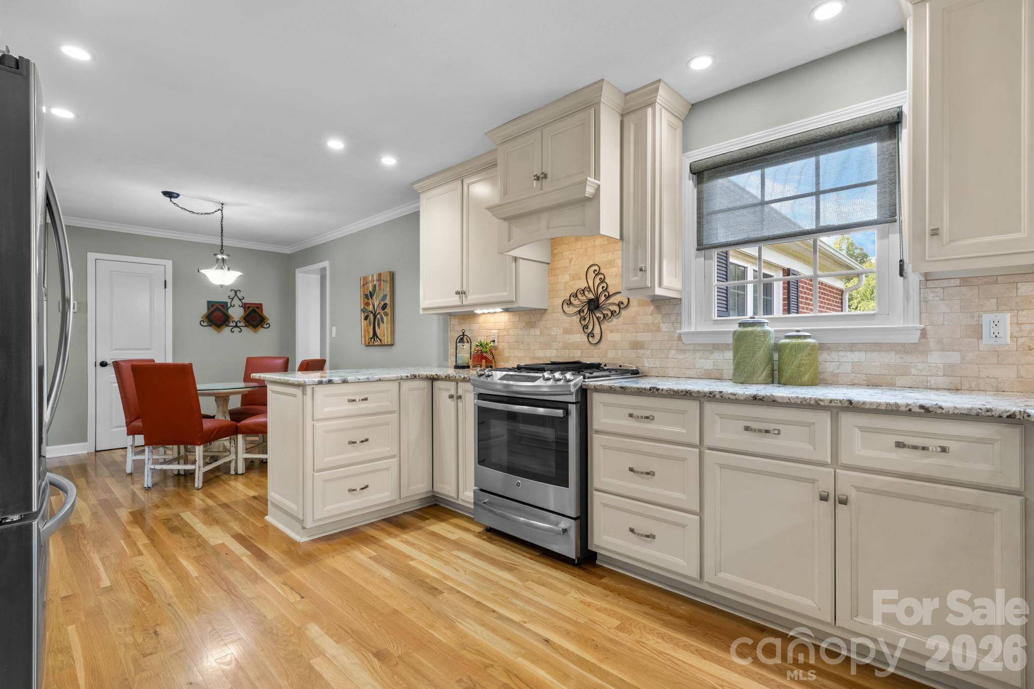 2210 19th Avenue SE — Hickory