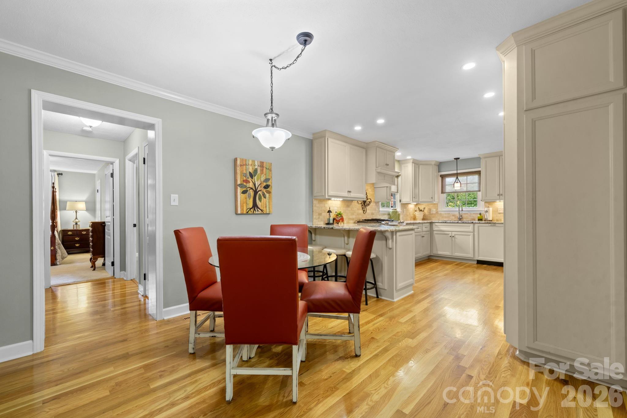 2210 19th Avenue SE — Hickory