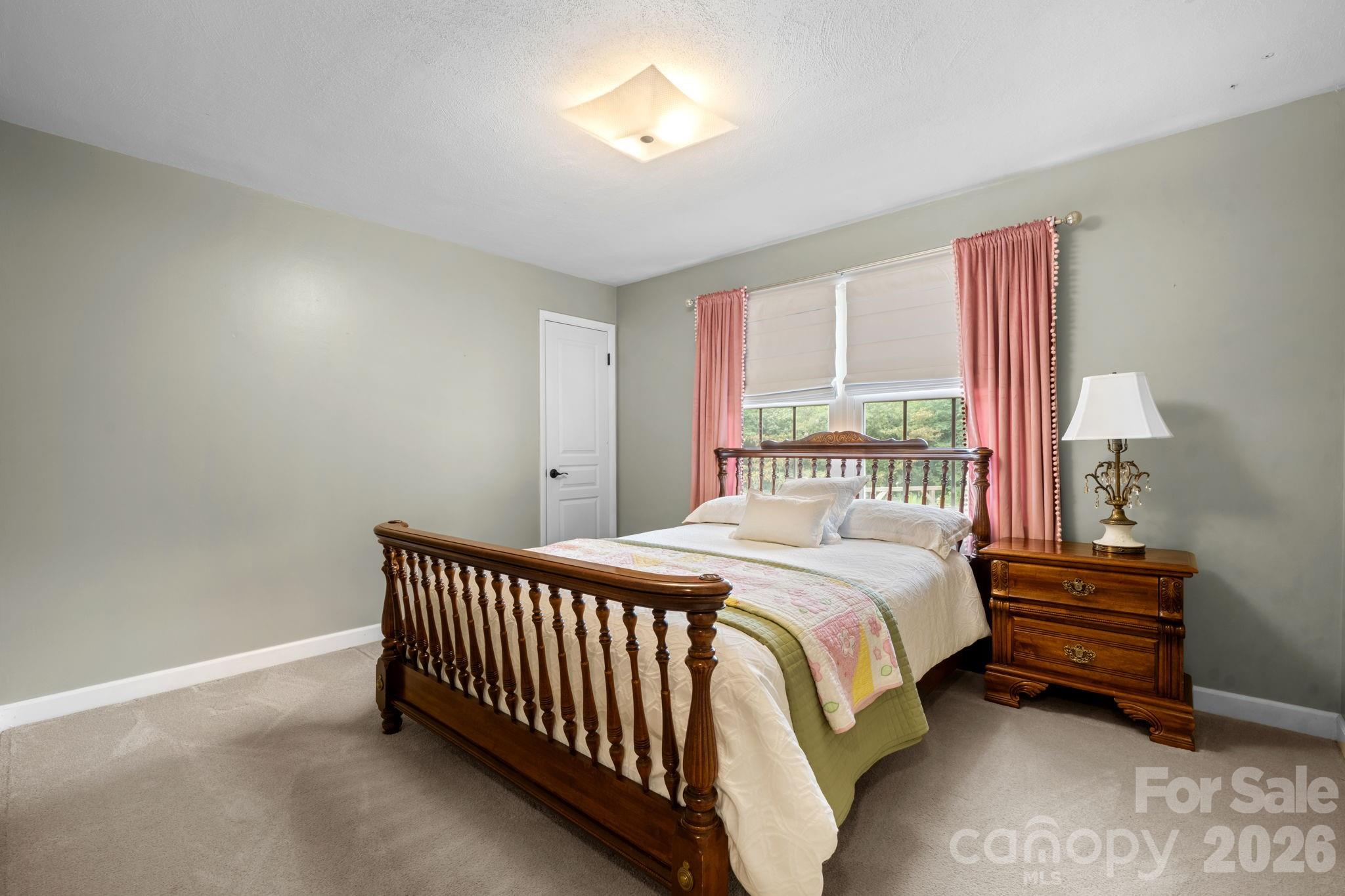 2210 19th Avenue SE — Hickory