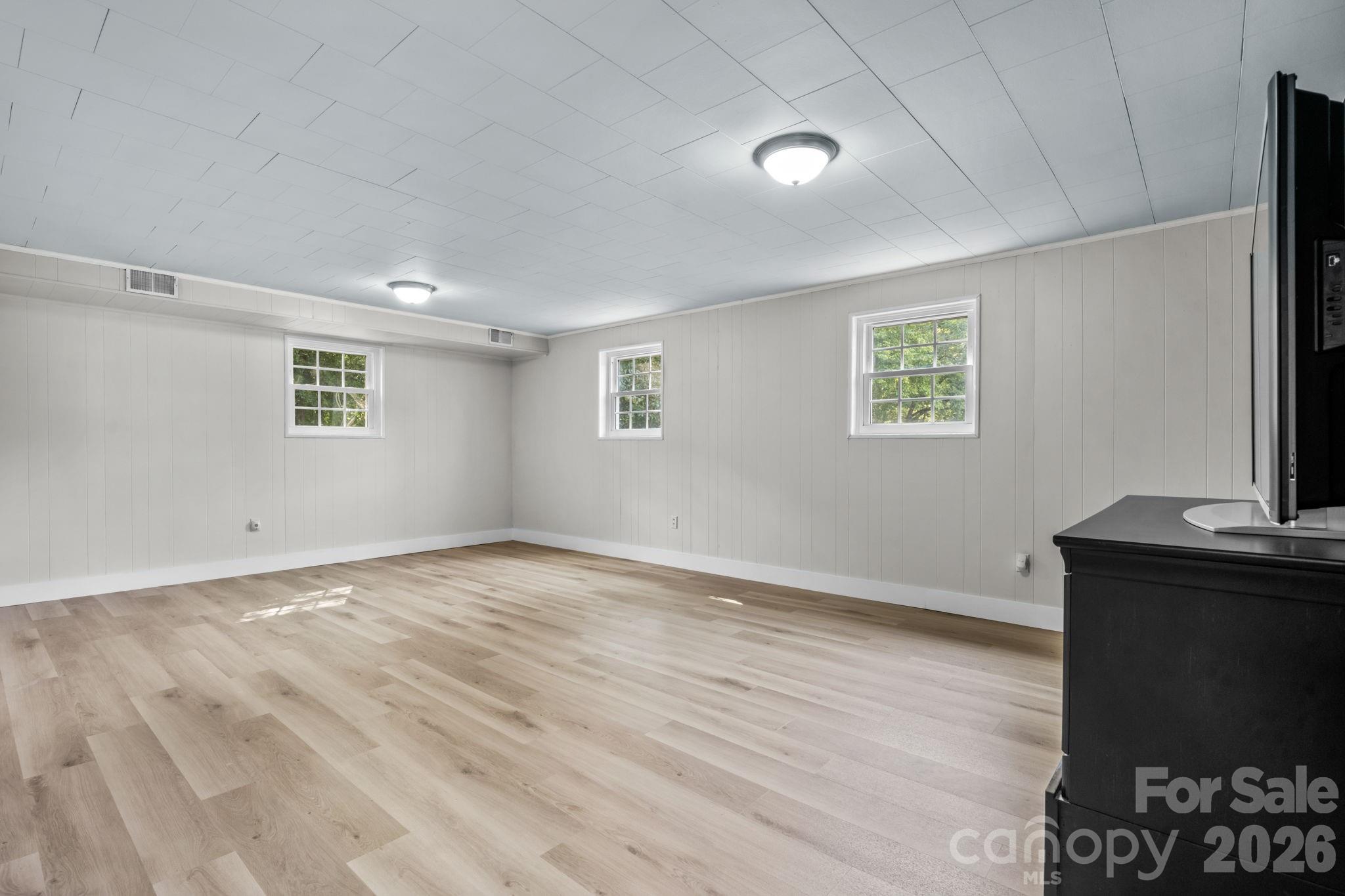 2210 19th Avenue SE — Hickory