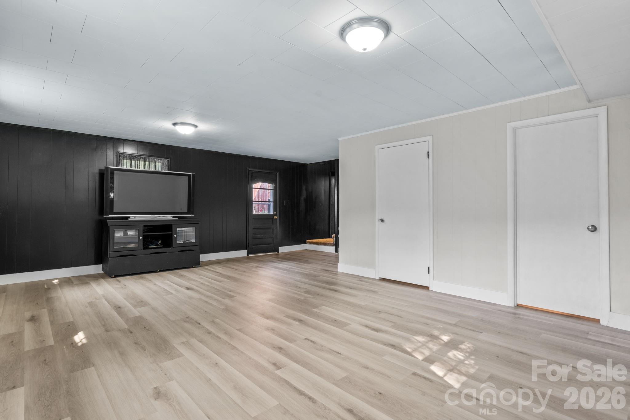 2210 19th Avenue SE — Hickory