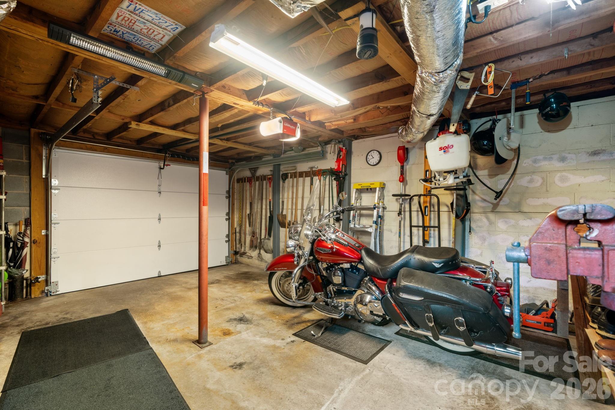 2210 19th Avenue SE — Hickory