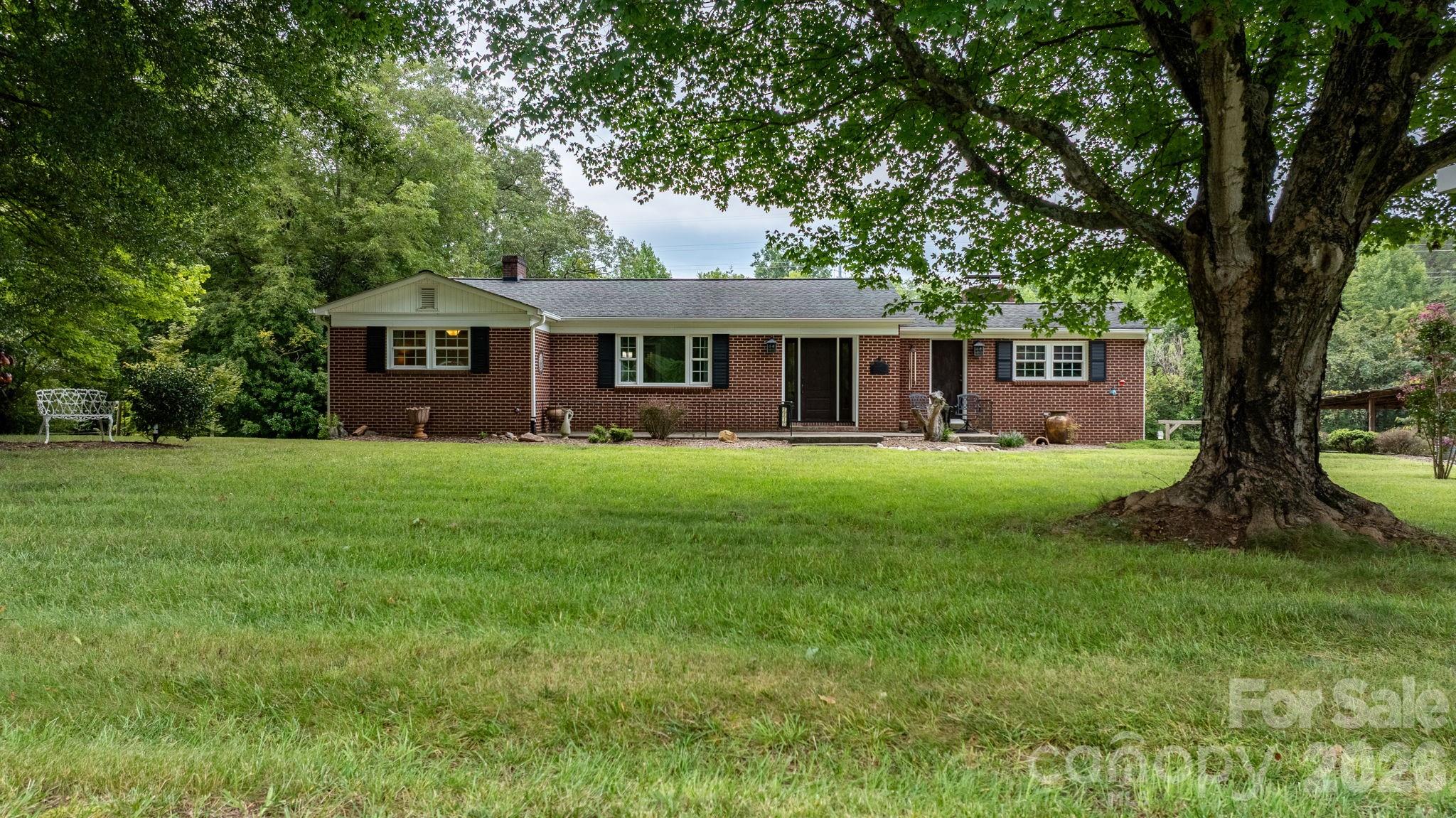 2210 19th Avenue SE — Hickory