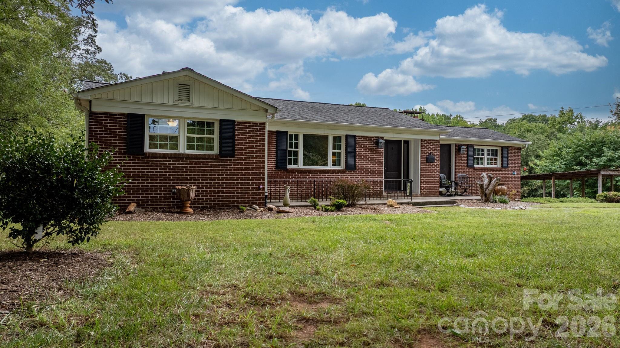 2210 19th Avenue SE — Hickory
