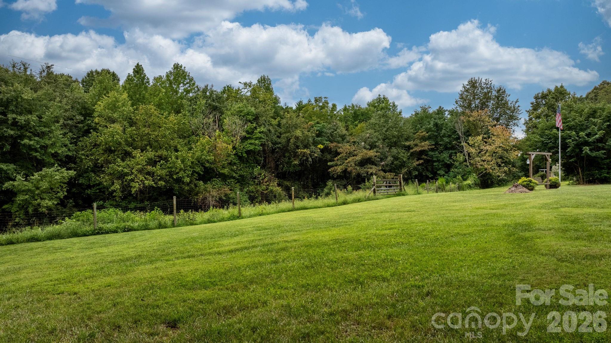 2210 19th Avenue SE — Hickory