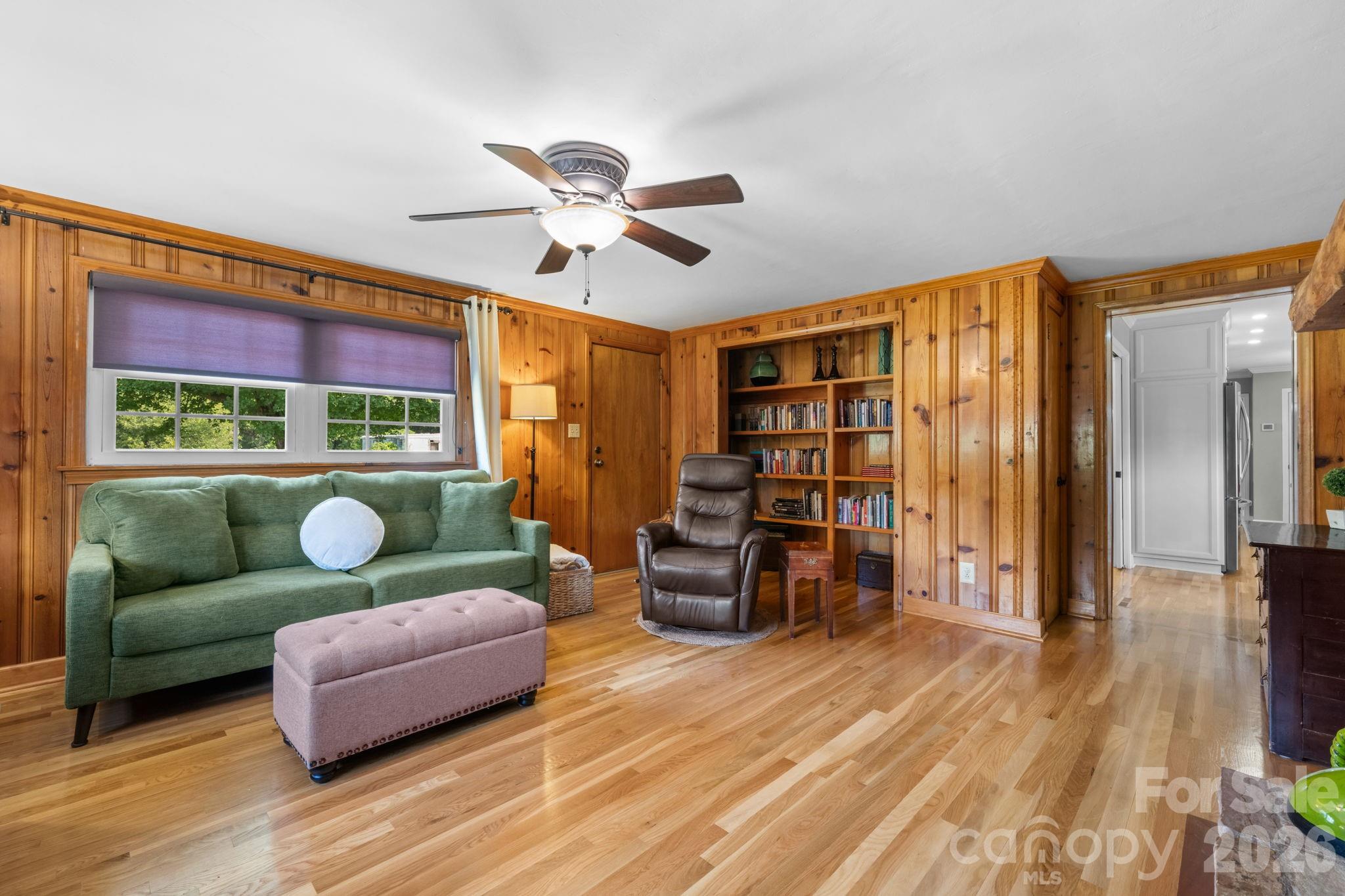 2210 19th Avenue SE — Hickory
