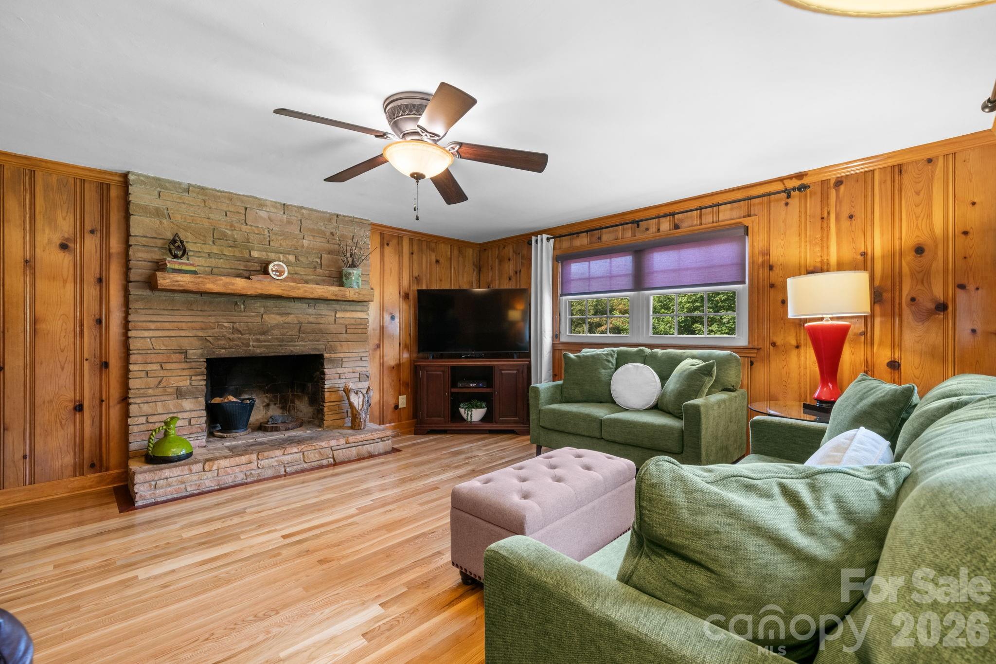 2210 19th Avenue SE — Hickory