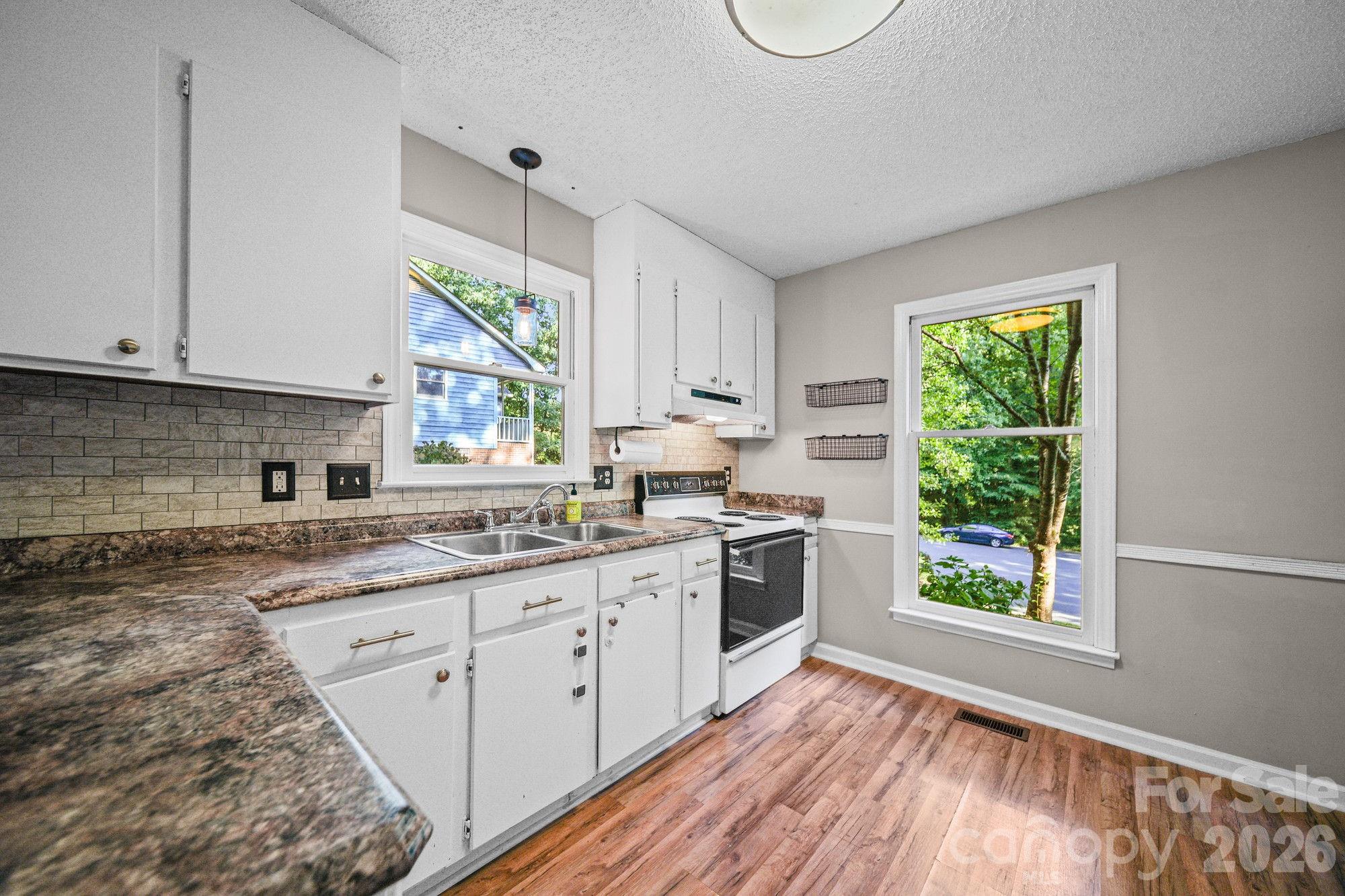 821 Deer Path Place — Mooresville