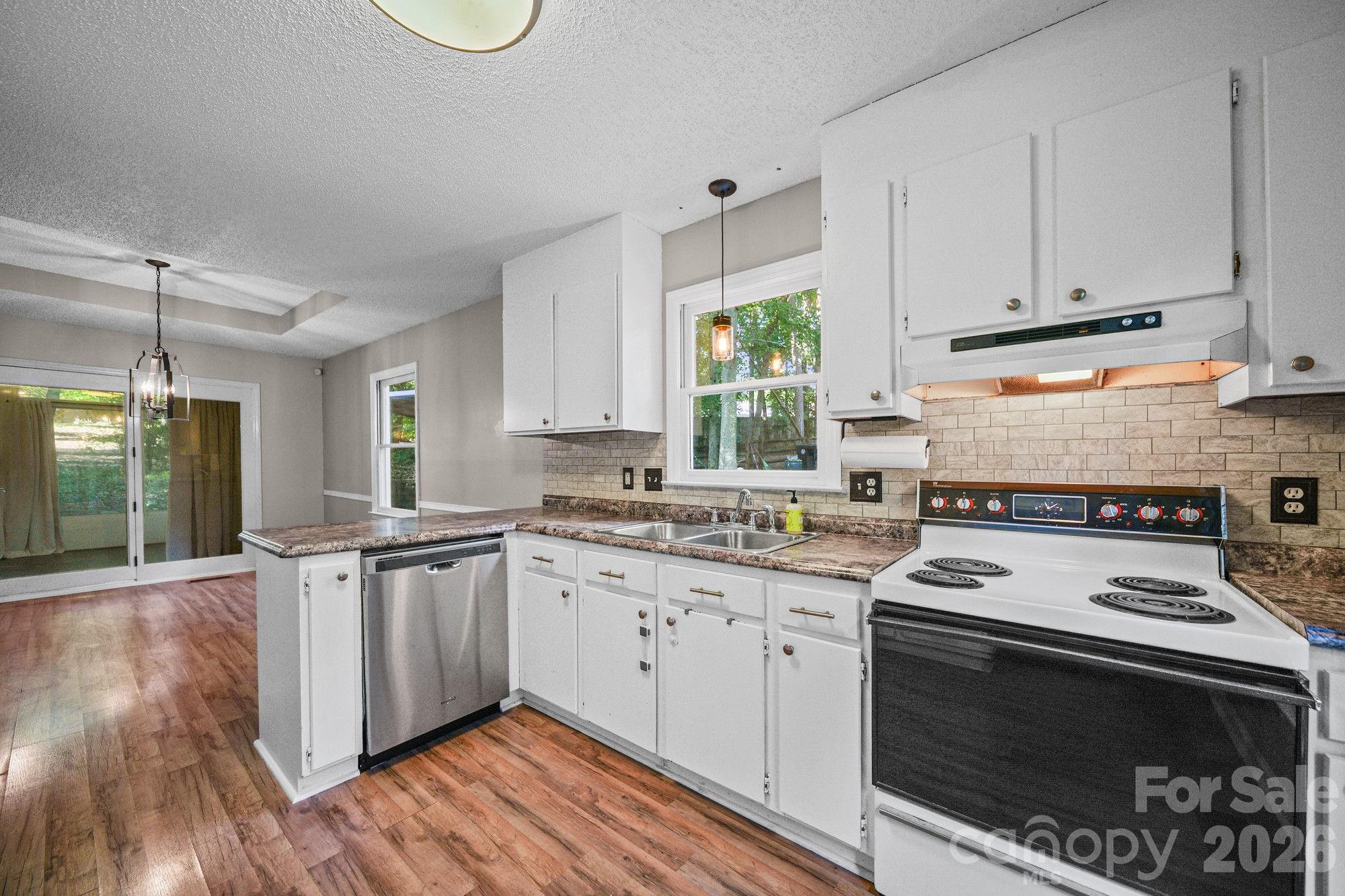 821 Deer Path Place — Mooresville
