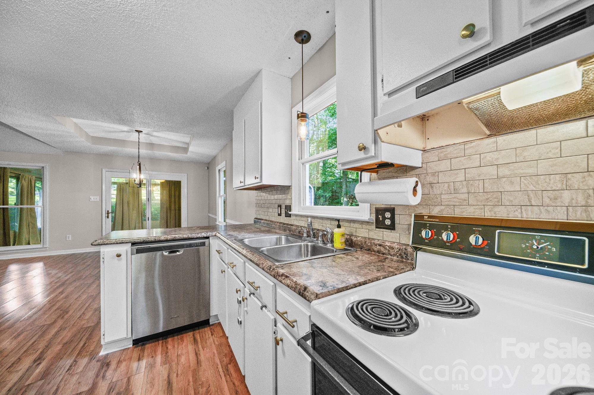 821 Deer Path Place — Mooresville